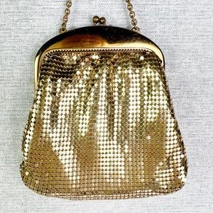 VINTAGE WHITING & DAVIS gold tone chain mail mesh purse with metal chain